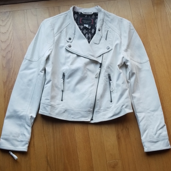 Forever 21 Jackets & Blazers - White Jacket